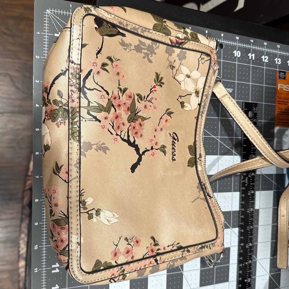 Guess  crossbody